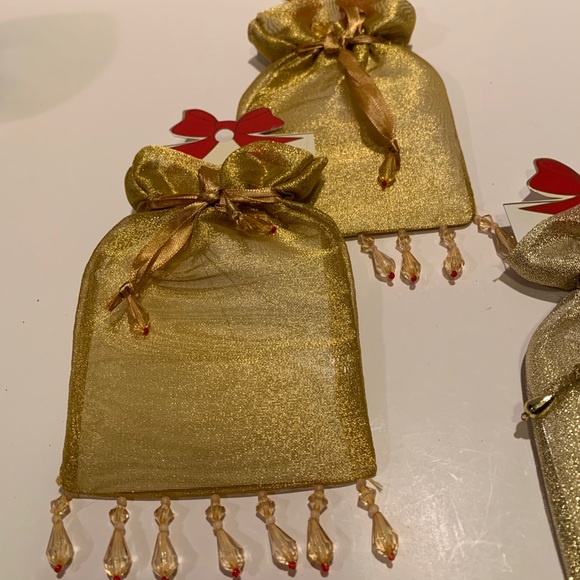 SET OF 5 SMALL GOLD HOLIDAY GIFT BAGS. - Picture 4 of 8